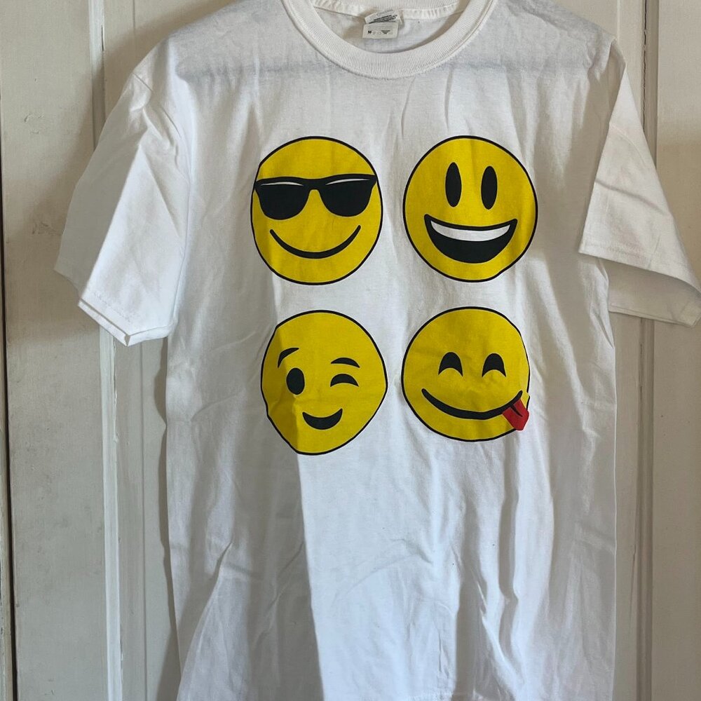 Emoji Men’s White Graphic T-Shirt Medium 100% Cotton Casual Tee